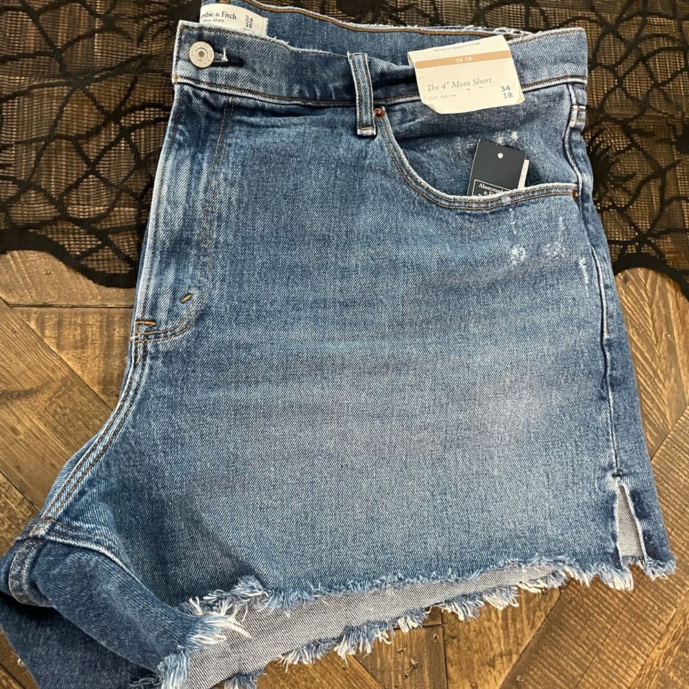 Abercrombie and Fitch High Rise/ Mom shorts‼️4 inch